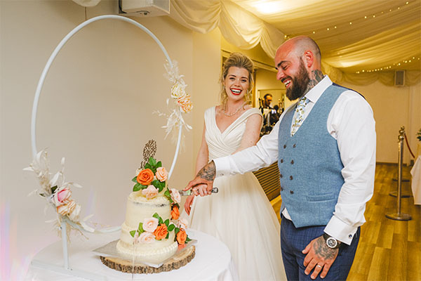 couple cutting wedding cake